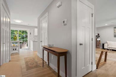 Welcome home to this beautifully maintained, like-new home - photo 2
