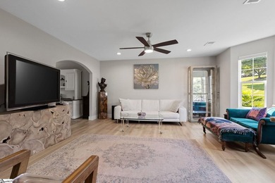Welcome home to this beautifully maintained, like-new home - photo 4