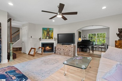 Welcome home to this beautifully maintained, like-new home - photo 5