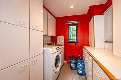 GREAT NECK ESTATES SUN-FILLED HOME CONVENIENTLY LOCATED ON A - photo 10