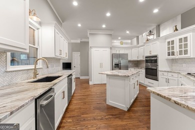 Privacy. Space. Flexibility. Set on more than 3 private acres in - photo 3