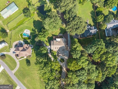Privacy. Space. Flexibility. Set on more than 3 private acres in - photo 6