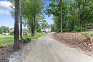 Privacy. Space. Flexibility. Set on more than 3 private acres in - photo 9