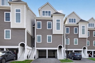 Waterfront Townhome | Balcony Water Views | Steps to LIRR | - photo 1