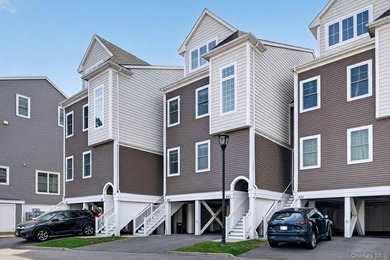 Waterfront Townhome | Balcony Water Views | Steps to LIRR | - photo 2