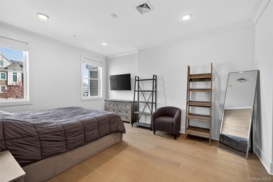 Waterfront Townhome | Balcony Water Views | Steps to LIRR | - photo 4