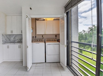 Priced to Sell!!! Spacious, beautiful and fully remodeled corner - photo 27