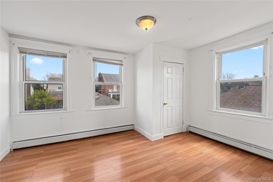 Spacious detached one-family home offering approximately 2,164 - photo 6