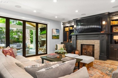 Thoughtfully refined and impeccably curated, this exceptional - photo 6