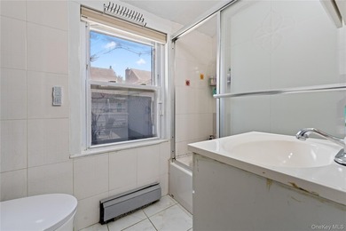 Spacious detached one-family home offering approximately 2,164 - photo 8
