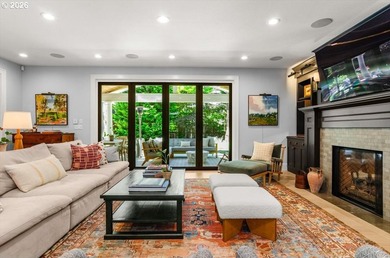 Thoughtfully refined and impeccably curated, this exceptional - photo 8
