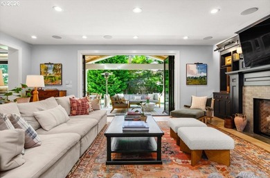 Thoughtfully refined and impeccably curated, this exceptional - photo 9