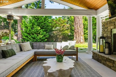Thoughtfully refined and impeccably curated, this exceptional - photo 10