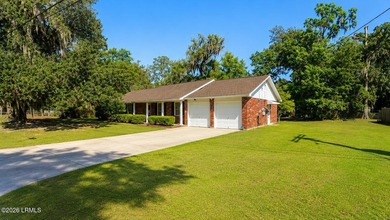 Welcome to 3000 Dogwood Street in Beaufort! This well-maintained - photo 2