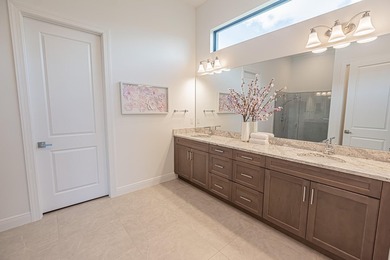 Experience luxury resort-style living in this exceptional Sydney - photo 12