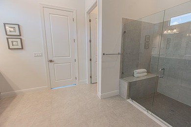 Experience luxury resort-style living in this exceptional Sydney - photo 13