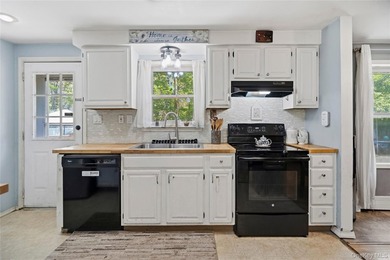 Beautifully maintained 3 bedroom, 2 bath ranch featuring an open - photo 13