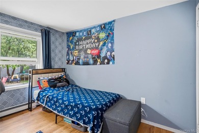 Beautifully maintained 3 bedroom, 2 bath ranch featuring an open - photo 21