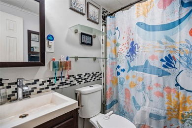Beautifully maintained 3 bedroom, 2 bath ranch featuring an open - photo 23