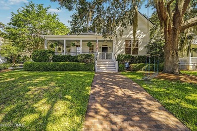 Welcome to this beautiful & spacious Battery Point home! With a - photo 1