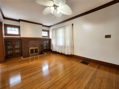 Welcome home to this 19th ward charmer. All the warmth of - photo 10