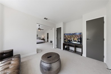 Discover the perfect blend of comfort and convenience in this - photo 5