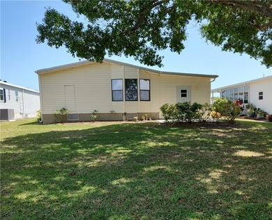 Offering custom-built 1-owner home w/private yard on a perimeter - photo 3
