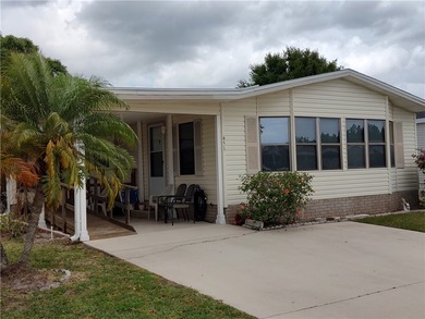 Offering custom-built 1-owner home w/private yard on a perimeter - photo 4