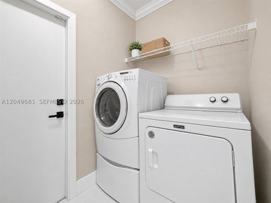 Priced to sell! This beautiful home offers the perfect - photo 12