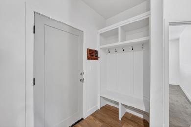 Come enjoy this like-new twin home. Located conveniently near - photo 20