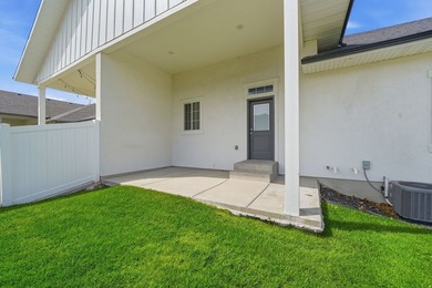 Come enjoy this like-new twin home. Located conveniently near - photo 28