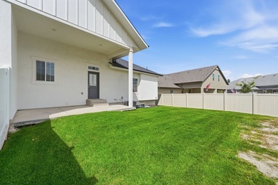 Come enjoy this like-new twin home. Located conveniently near - photo 29