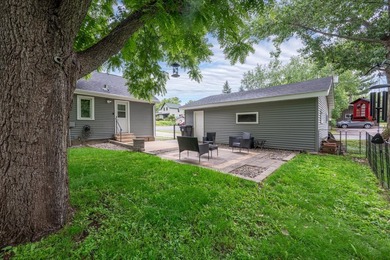 Move-In Ready & Completely Updated! Don't miss this beautifully - photo 4