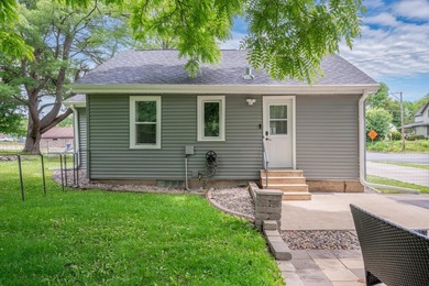 Move-In Ready & Completely Updated! Don't miss this beautifully - photo 5