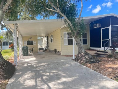 Welcome to this beautiful, move-in-ready home in the luxury 55+ - photo 8