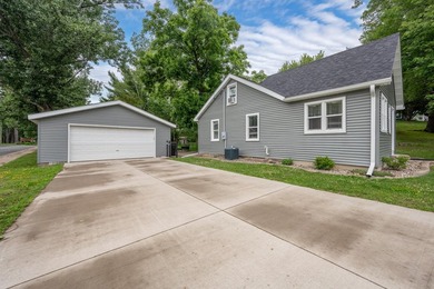 Move-In Ready & Completely Updated! Don't miss this beautifully - photo 9