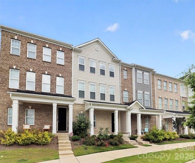 Built by award-winning Brookline Homes, this beautifully - photo 1