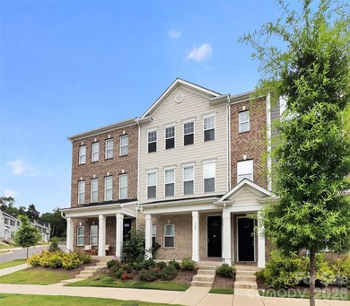 Built by award-winning Brookline Homes, this beautifully - photo 3