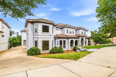 Welcome to a world of quiet elegance and million-dollar views in - photo 4