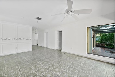 Exceptional opportunity to transform a property on a generous - photo 7
