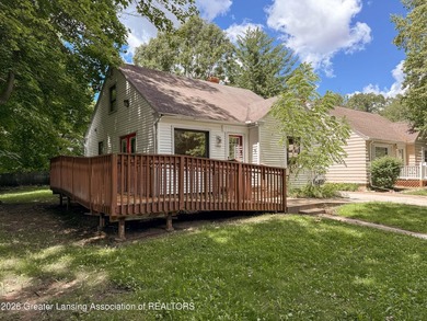 3 bed Cape Cod next to wonderful Scott Woods Park. Handicapped - photo 3