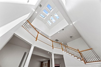Welcome to 11 Belvedere Court, Manhasset, located within the - photo 8