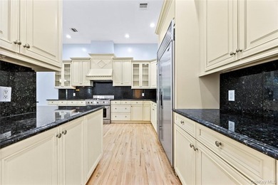 Welcome to 11 Belvedere Court, Manhasset, located within the - photo 10