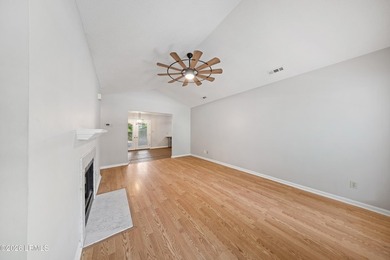 Welcome to 20 Cedar Crest Circle! A well-maintained single-story - photo 5