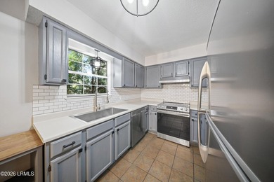 Welcome to 20 Cedar Crest Circle! A well-maintained single-story - photo 9