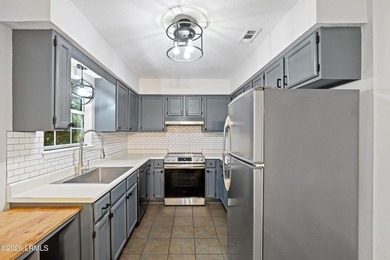 Welcome to 20 Cedar Crest Circle! A well-maintained single-story - photo 10