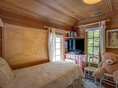 Situated along the north shore of Little Traverse Bay on Lake - photo 32