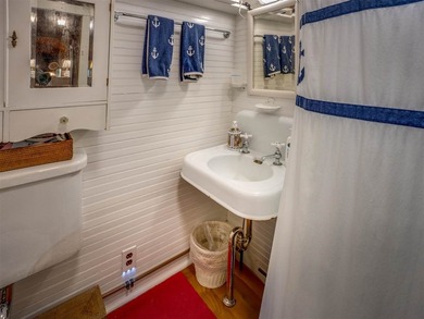 Situated along the north shore of Little Traverse Bay on Lake - photo 34