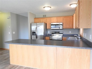 Detached townhome with pond views and a versatile 4-bedroom - photo 3