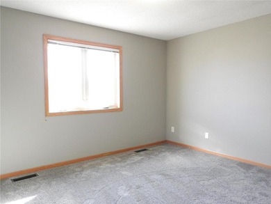 Detached townhome with pond views and a versatile 4-bedroom - photo 6